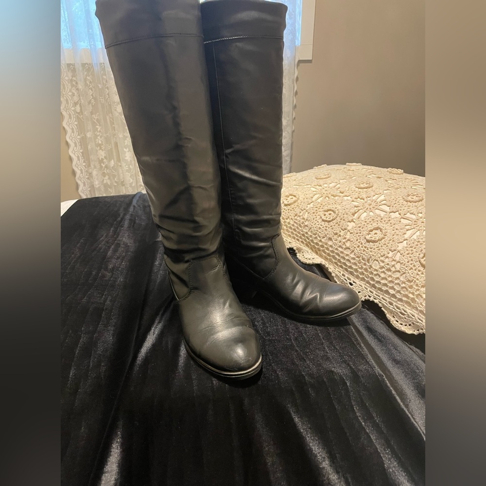 Cougar Elegant Black Tall Boots